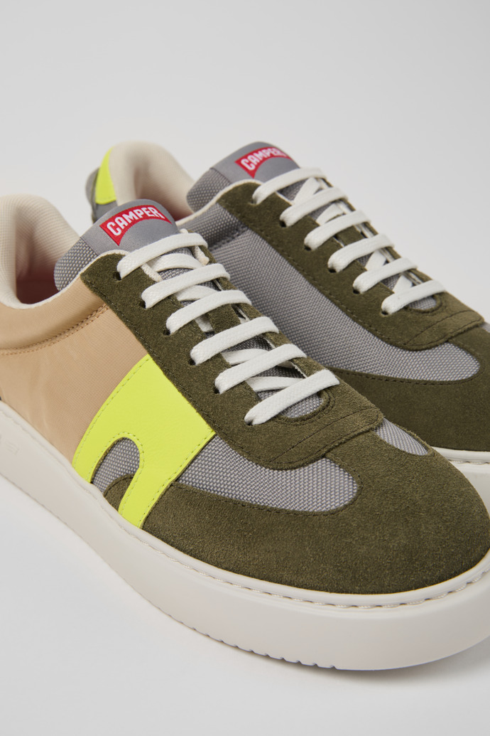 Neu Eingetroffen Camper Runner K21 Sorona® - Mehrfarbiger Damensneaker aus Recycling-PET und Nubukleder.