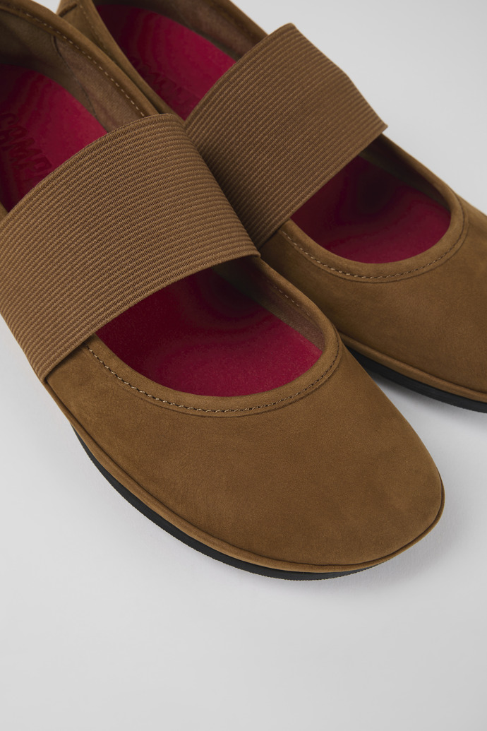 Neu Eingetroffen Camper Right - Brauner Ballerina aus Nubukleder für Damen.