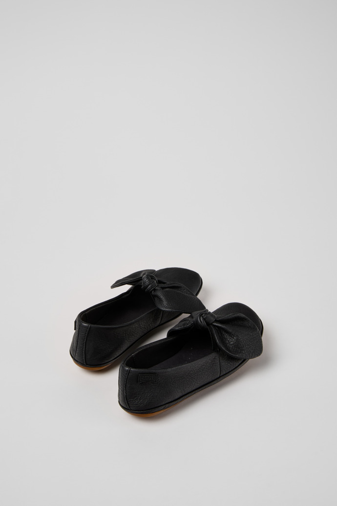 Neu Eingetroffen Camper Right Nina - Schwarzer Kinderballerina aus Leder.