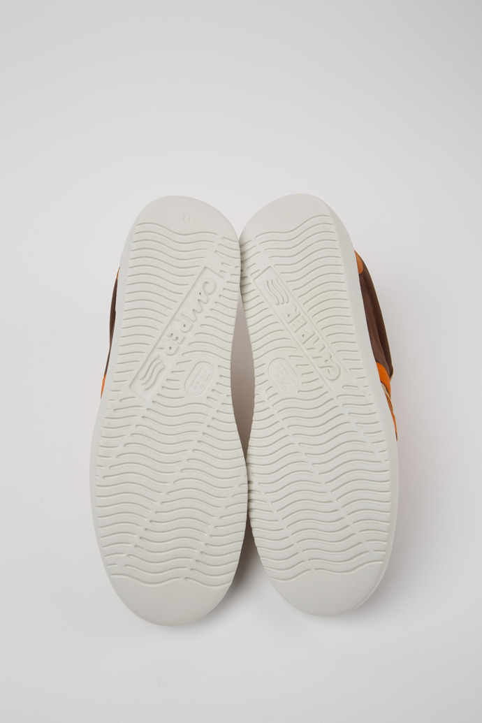 Neu Eingetroffen Camper Runner K21 Sorona® - Mehrfarbiger Herrensneaker aus recyceltem PET und Nubukleder.