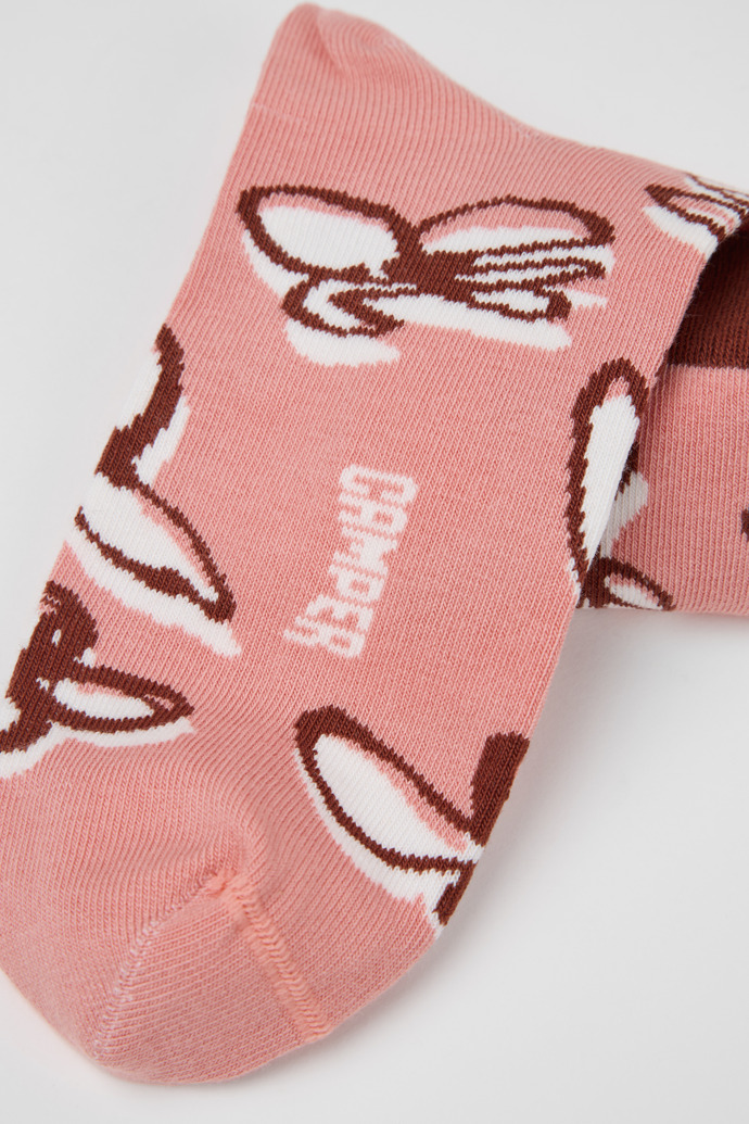 Neu Eingetroffen Camper Socks - Rosa-weiße Socken aus Bio-Baumwolle mit roter Musterung.
