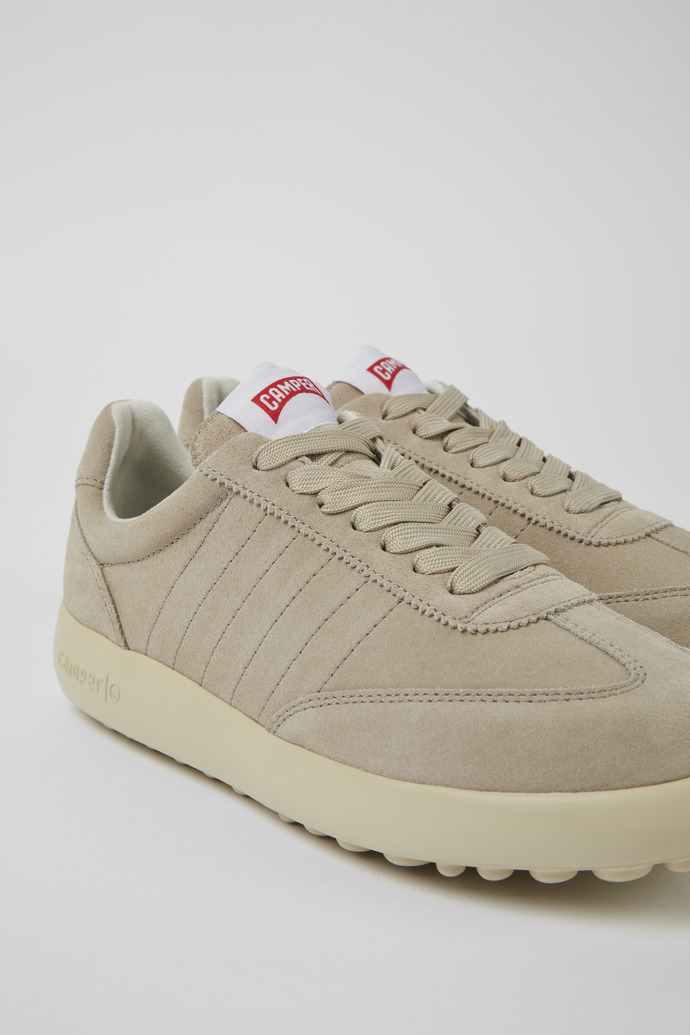 Neu Eingetroffen Camper Pelotas XLF - Beiger Damensneaker aus Nubukleder.
