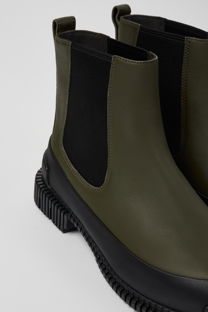 Neu Eingetroffen Camper Pix - Grüner und schwarzer Chelseastiefel aus Leder für Damen