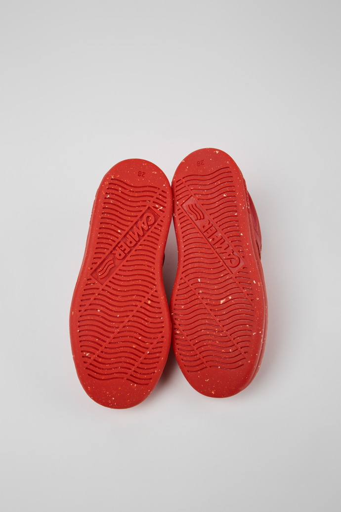 Neu Eingetroffen Camper Runner - Roter Kindersneaker aus Leder.