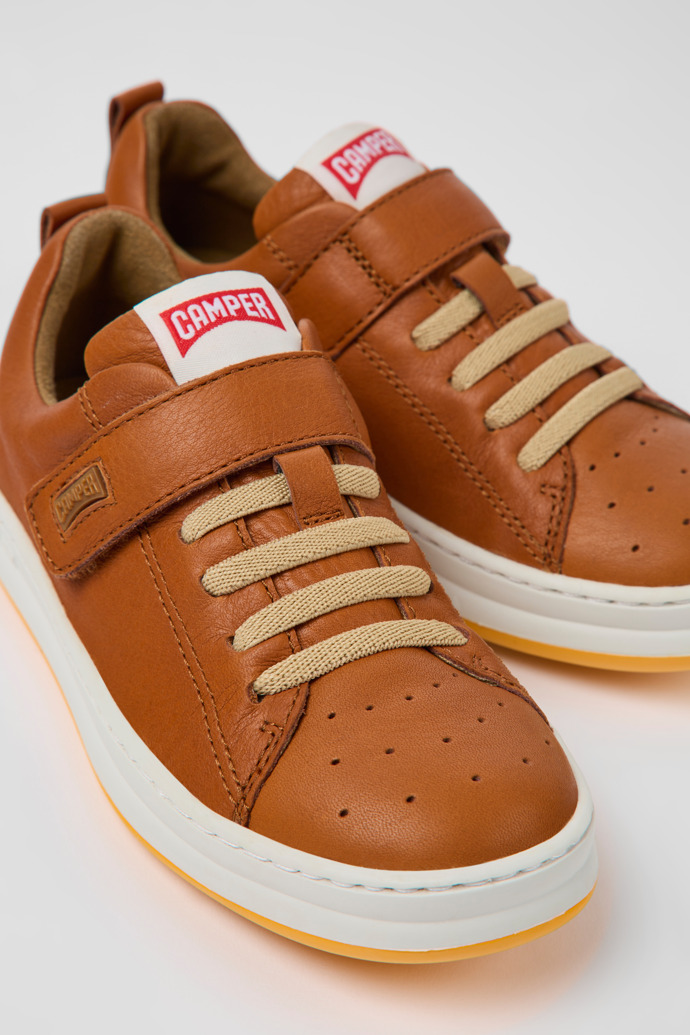 Neu Eingetroffen Camper Runner - Brauner Kindersneaker aus Leder