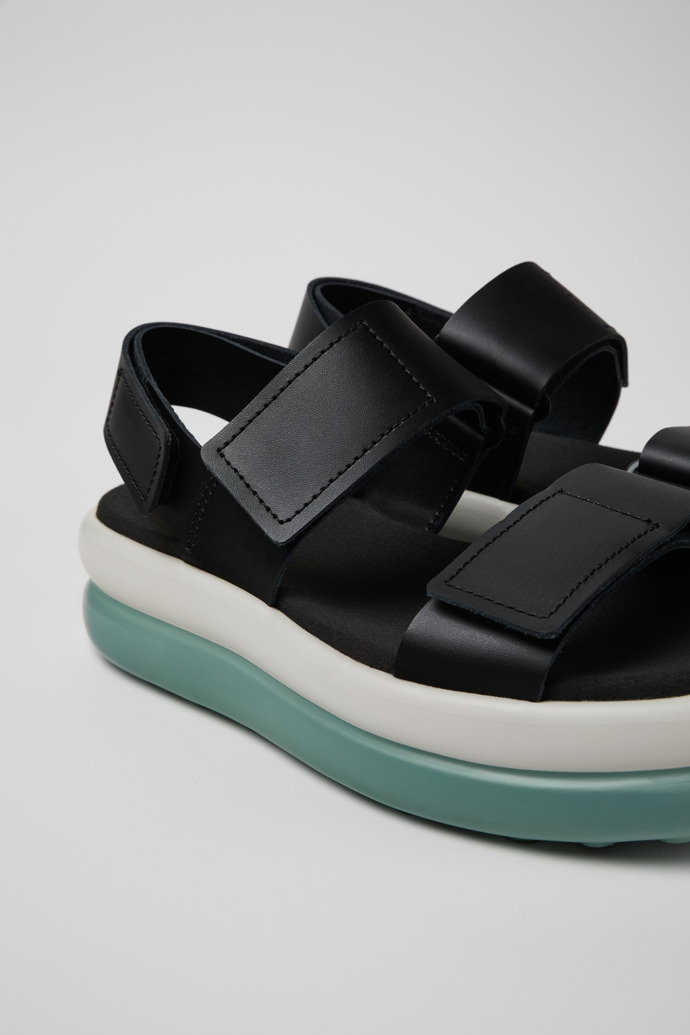 Neu Eingetroffen Camper Pelotas Flota Up - Schwarze Ledersandale für Damen.