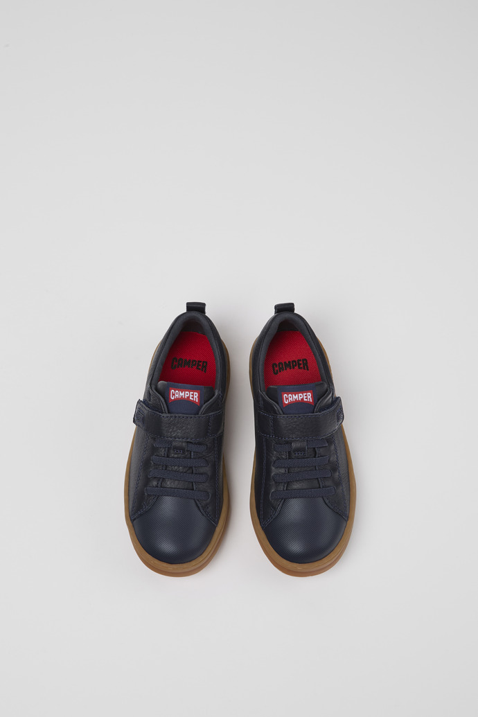 Neu Eingetroffen Camper Runner - Blauer Kindersneaker aus Leder und Textil.
