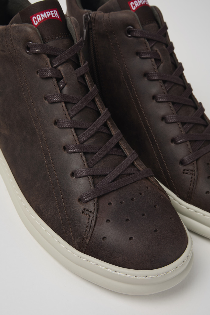 Neu Eingetroffen Camper Runner - Braune Herrenstiefelette aus Nubukleder