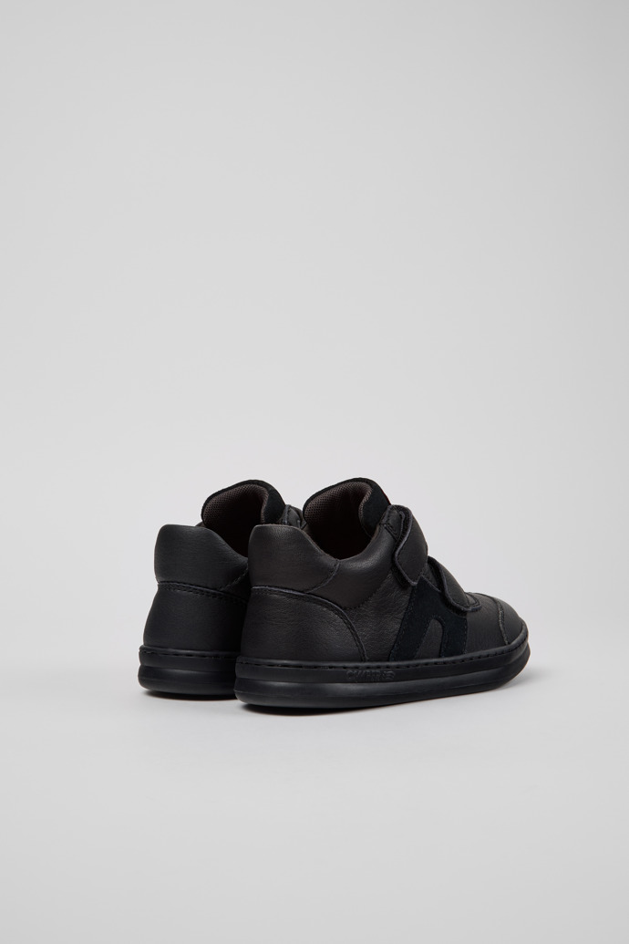 Neu Eingetroffen Camper Runner - Schwarze Kinderstiefelette aus Leder/Nubukleder.