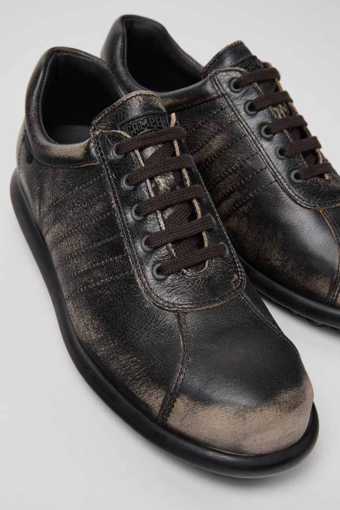 Neu Eingetroffen Camper Pelotas - Graue Damenschuhe aus pflanzlich gegerbtem Leder.
