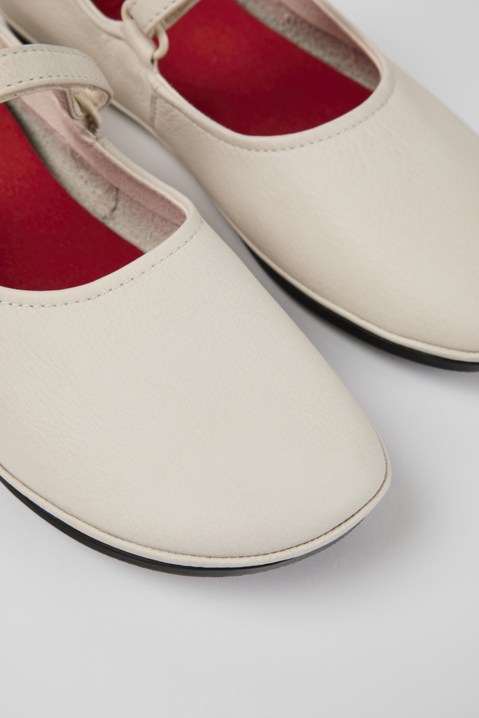 Neu Eingetroffen Camper Right - Weiße Damenschuhe aus Leder.