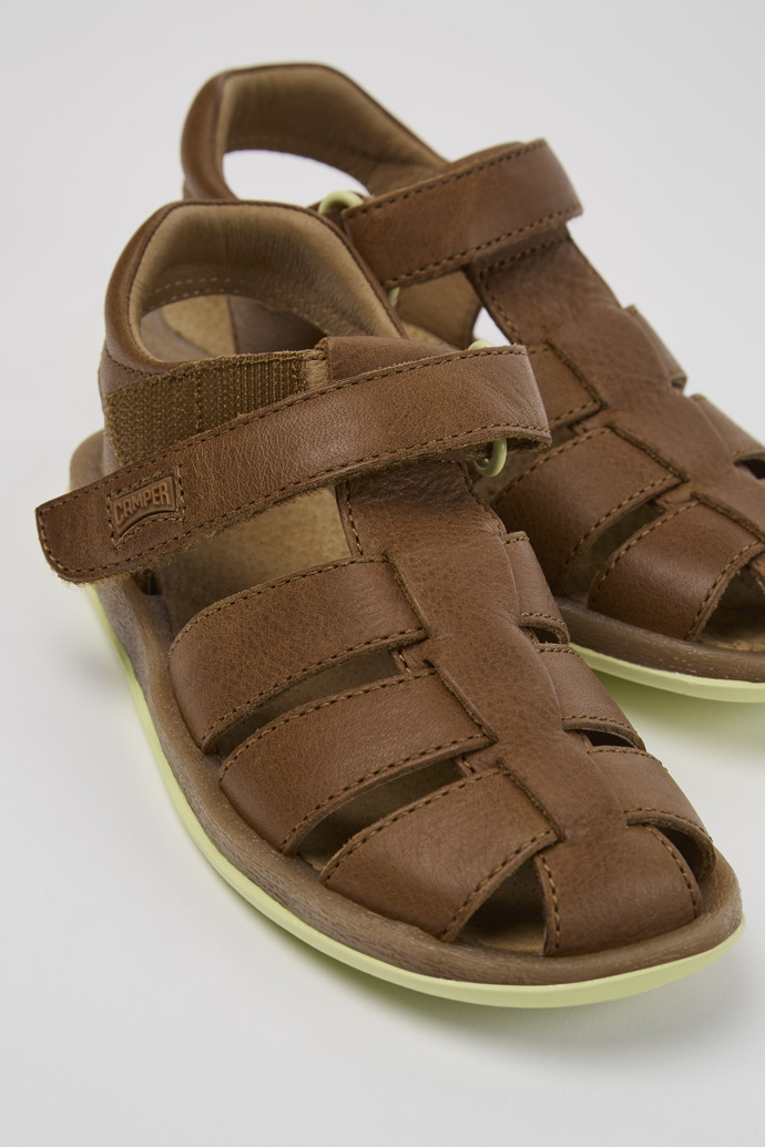 Neu Eingetroffen Camper Bicho - Brauner Kindersandale aus Leder.