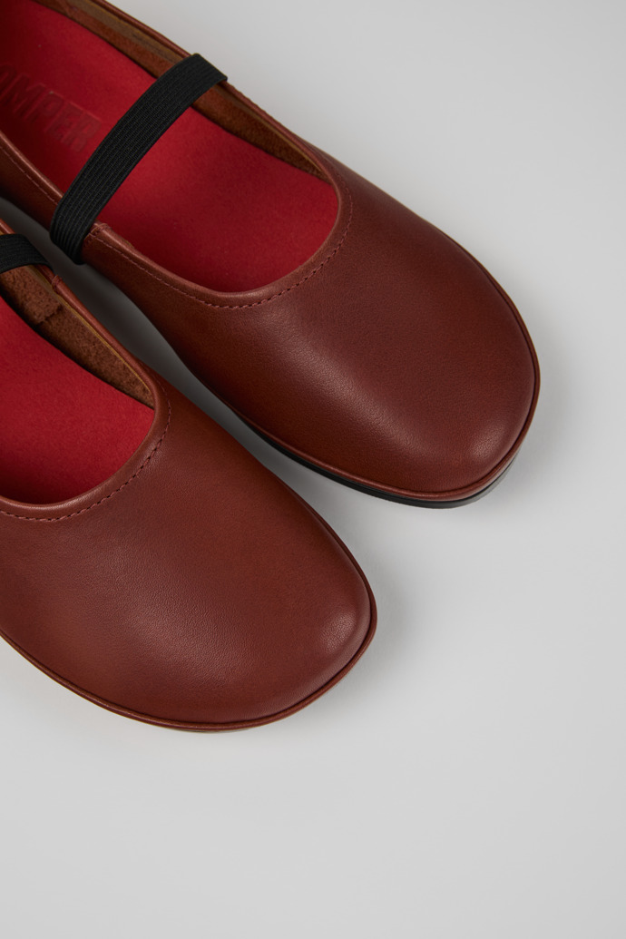 Neu Eingetroffen Camper Right - Roter Frauenschuh aus Leder.