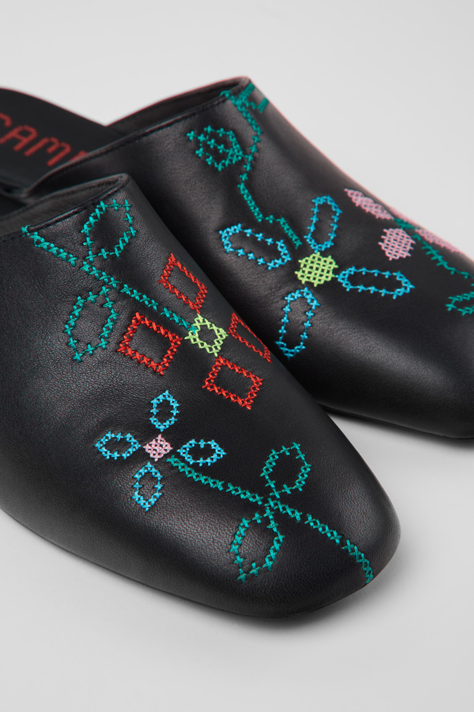 Neu Eingetroffen Camper Twins - Schwarzer Damensandalette aus Leder.