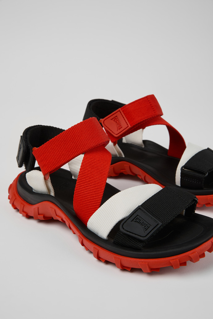 Neu Eingetroffen Camper Drift Trail Sandal - Mehrfarbige Sandalen aus Recycling-PET für Damen.