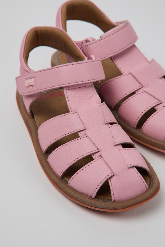 Neu Eingetroffen Camper Bicho - Rosa geschlossene Kindersandale aus Leder.